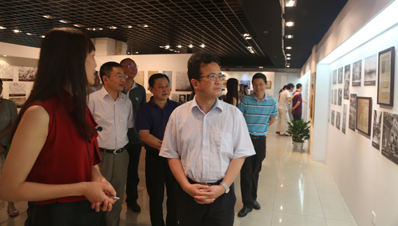 杭州市委常委、秘書長許勤華參觀展覽