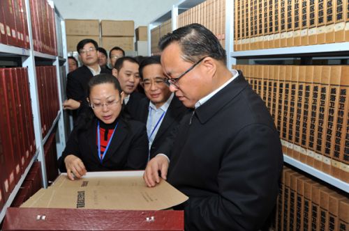 孫述濤視察歷史檔案庫