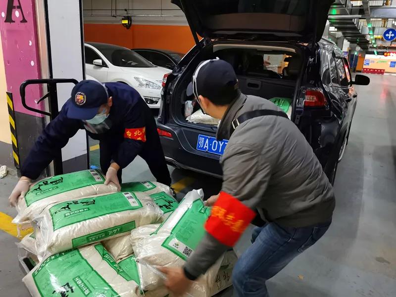 幫助群眾采購糧油