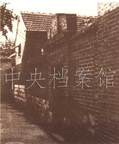10．濟(jì)南的共產(chǎn)黨早期組織建立后，王盡美積極發(fā)動(dòng)和組織產(chǎn)業(yè)工人。圖為當(dāng)時(shí)開辦工人夜校的大槐樹機(jī)車廠。.jpg