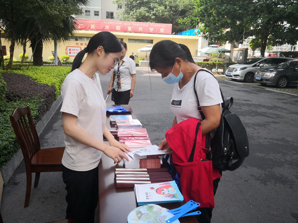 自治區檔案局、館開展檔案法治宣傳、檔案業務咨詢活動.jpg