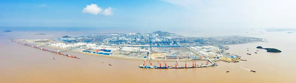 2020年，整島開發后，已投入生產的魚山綠色石化基地全景.jpg