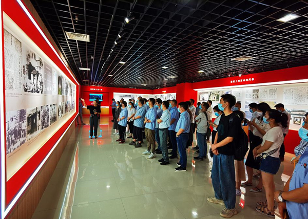 “光輝的歷程——中國共產黨無錫歷史”主題展覽現場.jpg