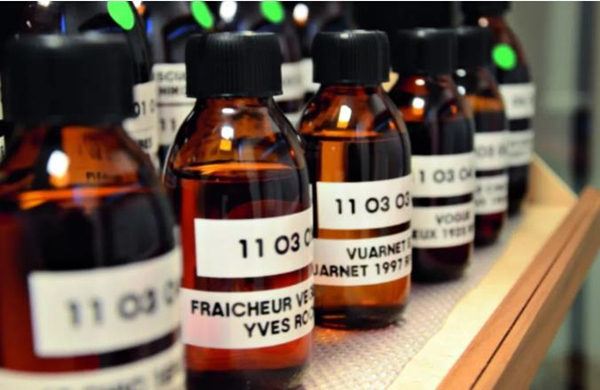 世界香水檔案館的藏品（圖片來自Connexion France）.jpg